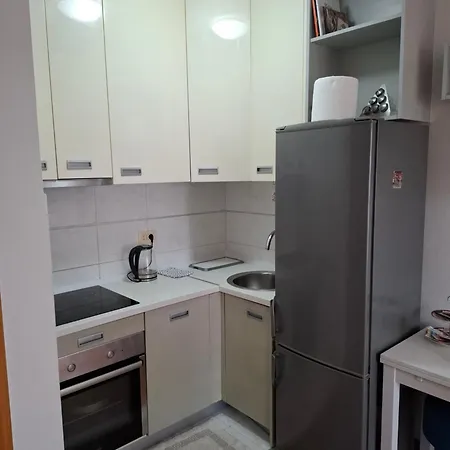 Dina's Place Апартаменты Подгорица