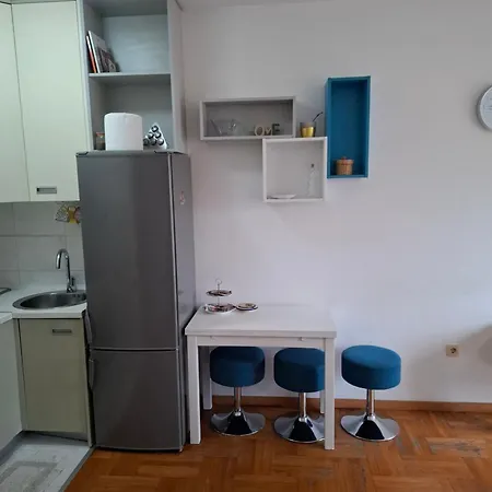 Dina's Place Apartment *