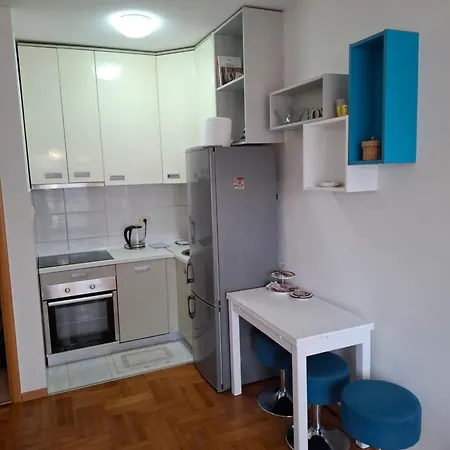Апартаменти Dina's Place *