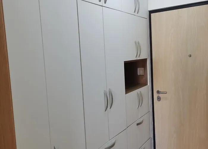 Dina's Place Апартаменти