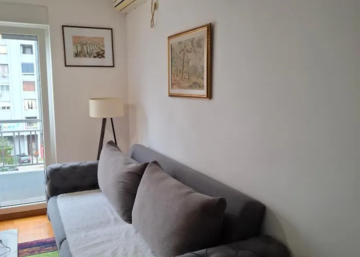 Dina's Place Апартаменти Подгориця