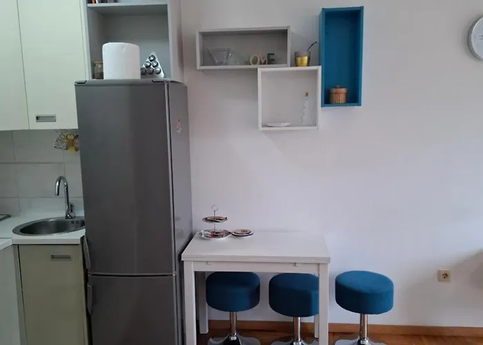 Dina's Place Апартаменти *