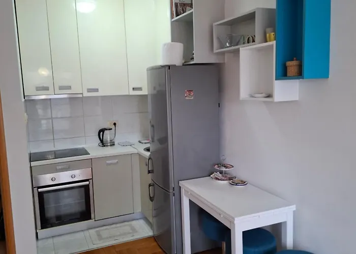 Апартаменти Dina's Place *